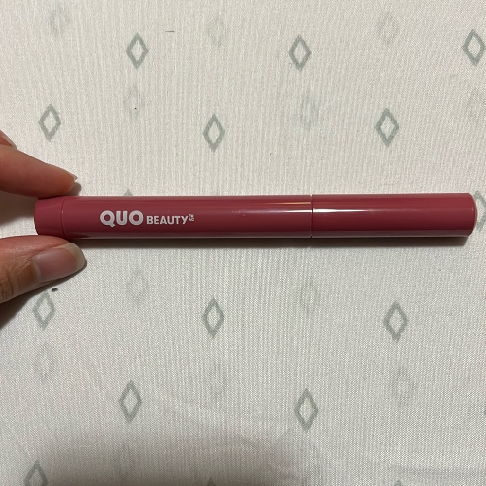 QUO beauty - lip crayon